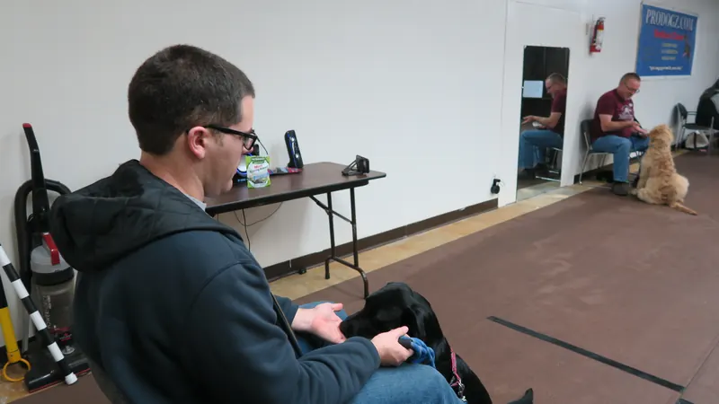 Clients and dogs in a Prodogz Dog Training basic obedience class led by Jason Lake in Medford, Oregon — January 14, 2019, photo 5