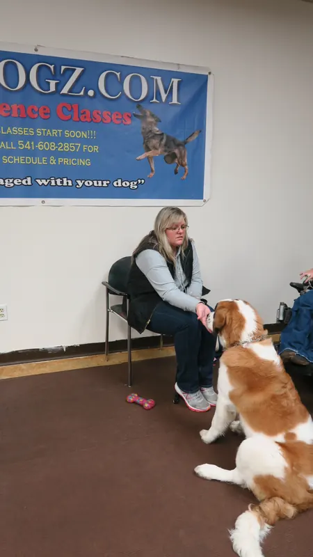 Clients and dogs in a Prodogz Dog Training basic obedience class led by Jason Lake in Medford, Oregon — January 14, 2019, photo 10