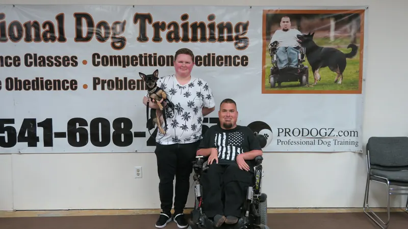 Clients and dogs in a Prodogz Dog Training basic obedience class led by Jason Lake in Medford, Oregon — March 25, 2019, photo 13