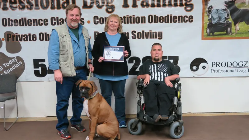Clients and dogs in a Prodogz Dog Training basic obedience class led by Jason Lake in Medford, Oregon — March 25, 2019, photo 17