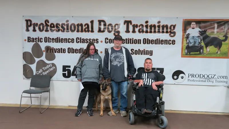 Clients and dogs in a Prodogz Dog Training basic obedience class led by Jason Lake in Medford, Oregon — March 25, 2019, photo 19