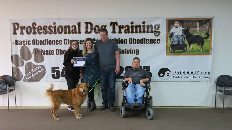 Clients and dogs in a Prodogz Dog Training basic obedience class led by Jason Lake in Medford, Oregon — April 22, 2019, photo 2