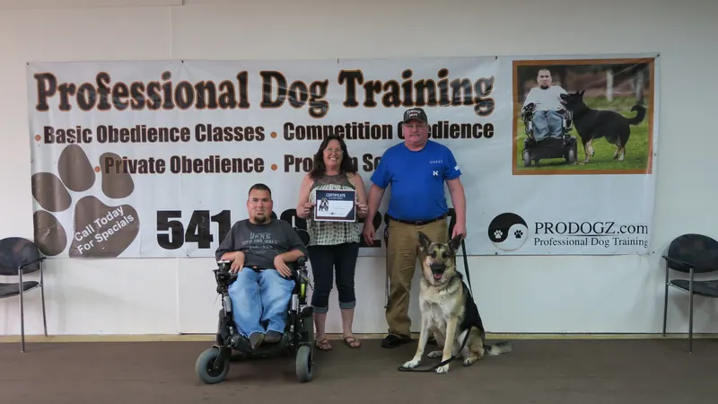 Clients and dogs in a Prodogz Dog Training basic obedience class led by Jason Lake in Medford, Oregon — April 22, 2019, photo 3