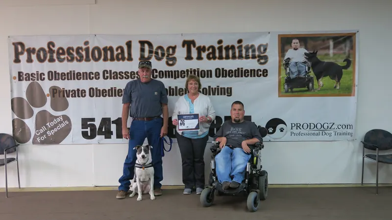 Clients and dogs in a Prodogz Dog Training basic obedience class led by Jason Lake in Medford, Oregon — April 22, 2019, photo 4