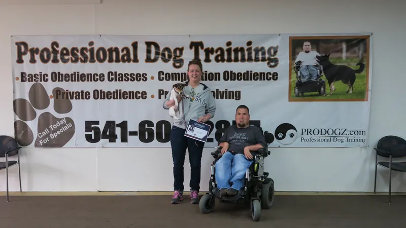 Clients and dogs in a Prodogz Dog Training basic obedience class led by Jason Lake in Medford, Oregon — April 22, 2019, photo 5