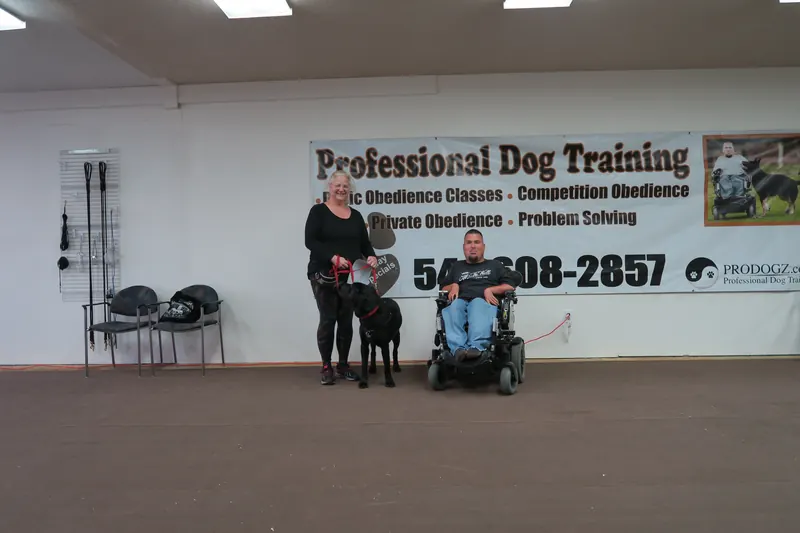Clients and dogs in a Prodogz Dog Training basic obedience class led by Jason Lake in Medford, Oregon — May 20, 2019, photo 2