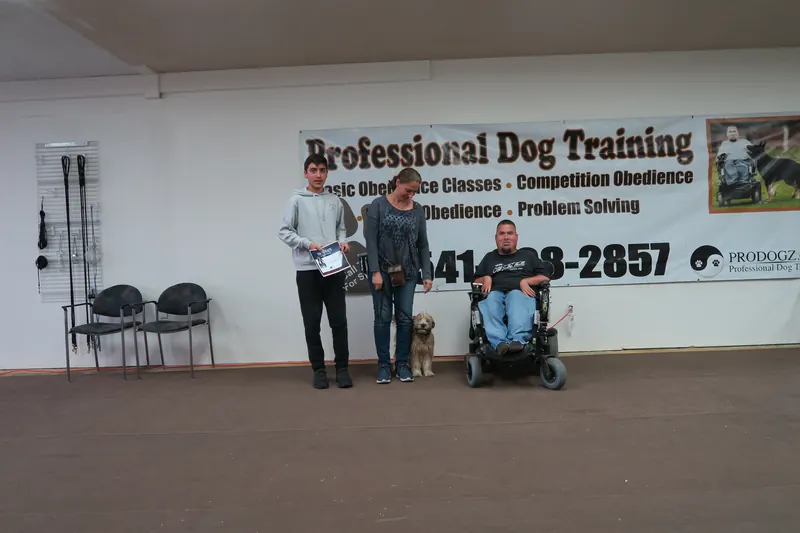 Clients and dogs in a Prodogz Dog Training basic obedience class led by Jason Lake in Medford, Oregon — May 20, 2019, photo 4