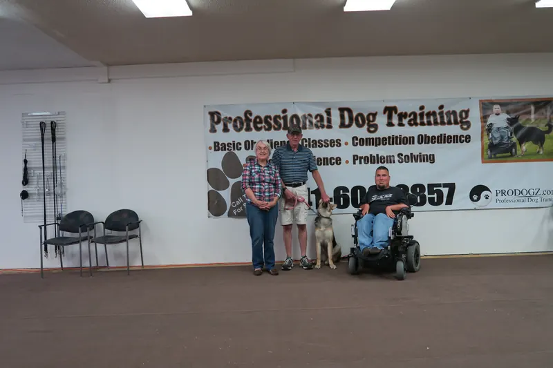 Clients and dogs in a Prodogz Dog Training basic obedience class led by Jason Lake in Medford, Oregon — May 20, 2019, photo 5