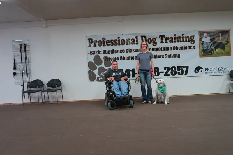 Clients and dogs in a Prodogz Dog Training basic obedience class led by Jason Lake in Medford, Oregon — May 20, 2019, photo 6
