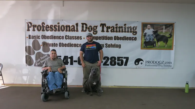 Clients and dogs in a Prodogz Dog Training basic obedience class led by Jason Lake in Medford, Oregon — June 24, 2019, photo 3
