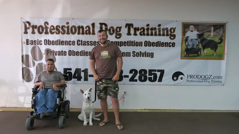 Clients and dogs in a Prodogz Dog Training basic obedience class led by Jason Lake in Medford, Oregon — June 24, 2019, photo 4