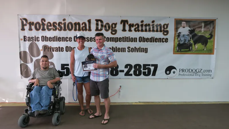 Clients and dogs in a Prodogz Dog Training basic obedience class led by Jason Lake in Medford, Oregon — June 24, 2019, photo 6