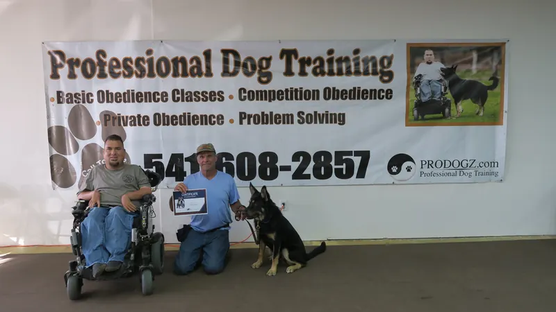 Clients and dogs in a Prodogz Dog Training basic obedience class led by Jason Lake in Medford, Oregon — June 24, 2019, photo 7