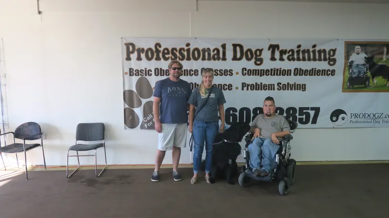 Clients and dogs in a Prodogz Dog Training basic obedience class led by Jason Lake in Medford, Oregon — July 22, 2019, photo 2