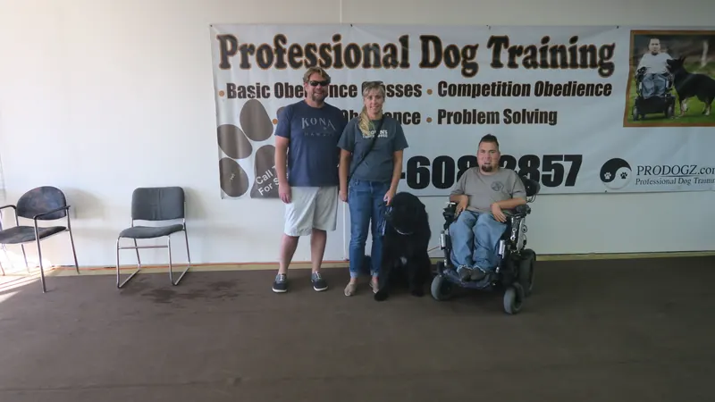 Clients and dogs in a Prodogz Dog Training basic obedience class led by Jason Lake in Medford, Oregon — July 22, 2019, photo 3