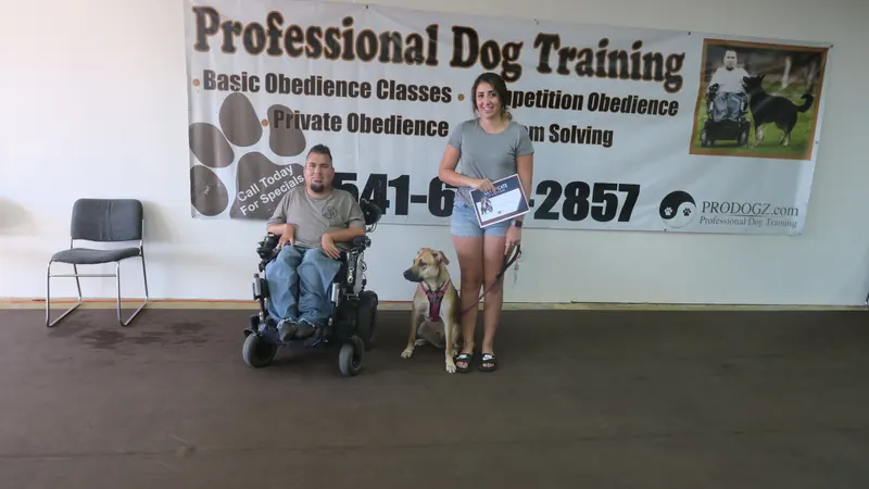 Clients and dogs in a Prodogz Dog Training basic obedience class led by Jason Lake in Medford, Oregon — July 22, 2019, photo 5