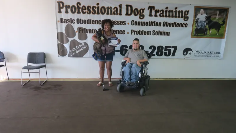 Clients and dogs in a Prodogz Dog Training basic obedience class led by Jason Lake in Medford, Oregon — July 22, 2019, photo 6