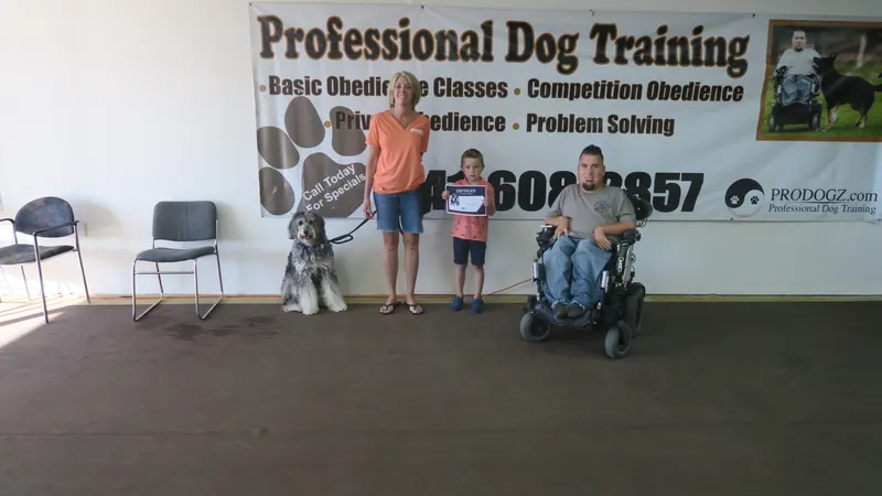 Clients and dogs in a Prodogz Dog Training basic obedience class led by Jason Lake in Medford, Oregon — July 22, 2019, photo 7