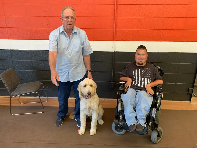 Clients and dogs in a Prodogz Dog Training basic obedience class led by Jason Lake in Medford, Oregon — August 19, 2019, photo 1