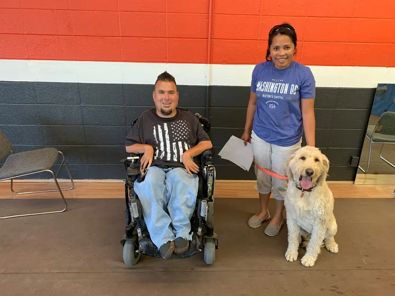 Clients and dogs in a Prodogz Dog Training basic obedience class led by Jason Lake in Medford, Oregon — August 19, 2019, photo 2