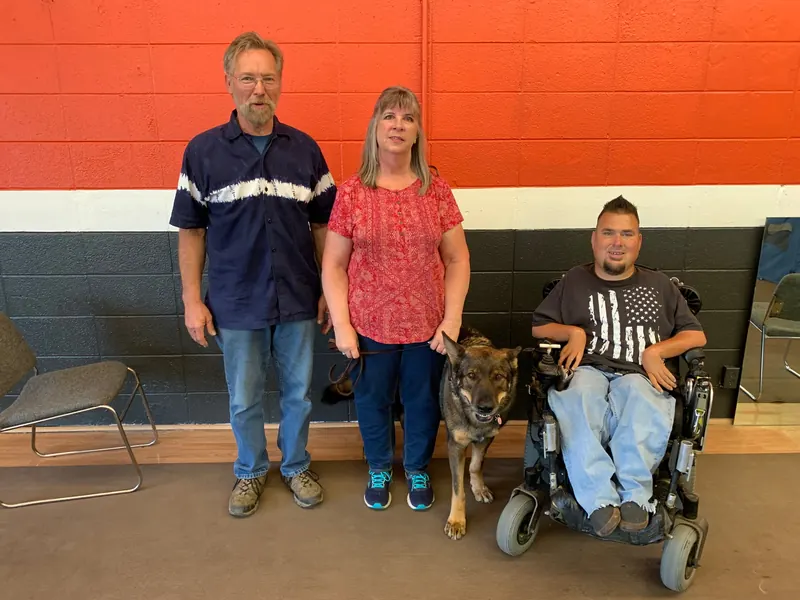 Clients and dogs in a Prodogz Dog Training basic obedience class led by Jason Lake in Medford, Oregon — August 19, 2019, photo 4