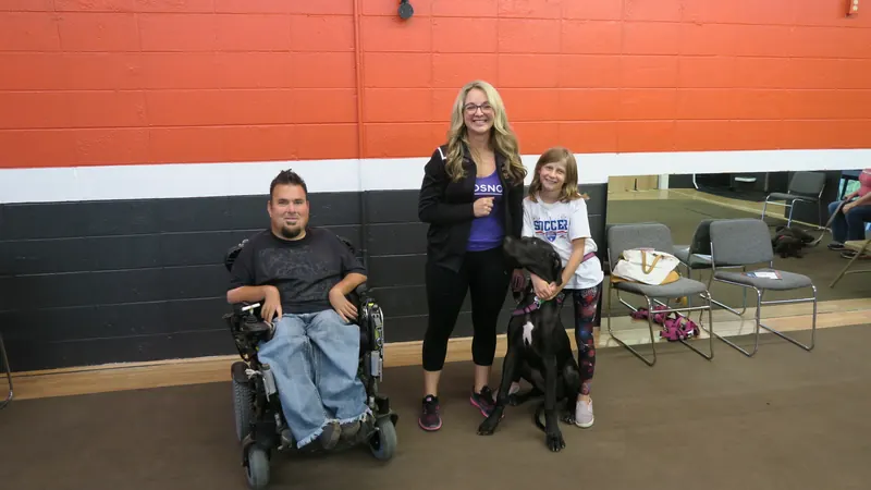 Clients and dogs in a Prodogz Dog Training basic obedience class led by Jason Lake in Medford, Oregon — September 16, 2019, photo 2