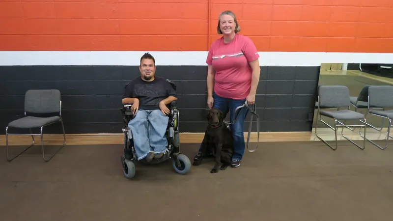 Clients and dogs in a Prodogz Dog Training basic obedience class led by Jason Lake in Medford, Oregon — September 16, 2019, photo 3