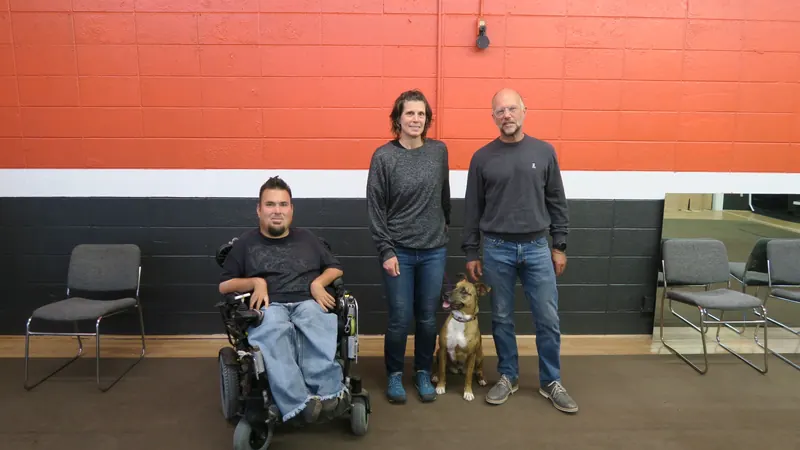 Clients and dogs in a Prodogz Dog Training basic obedience class led by Jason Lake in Medford, Oregon — September 16, 2019, photo 5