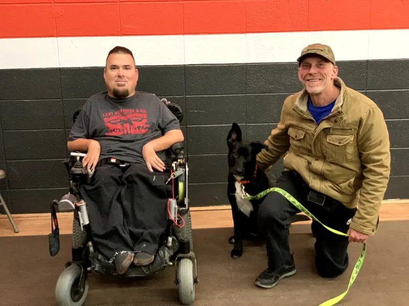 Clients and dogs in a Prodogz Dog Training basic obedience class led by Jason Lake in Medford, Oregon — January 7, 2020, photo 1