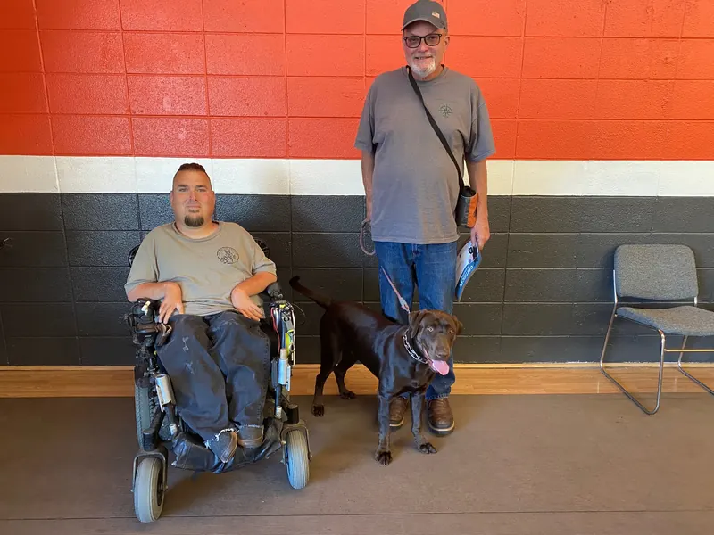Clients and dogs in a Prodogz Dog Training basic obedience class led by Jason Lake in Medford, Oregon — June 22, 2020, photo 11