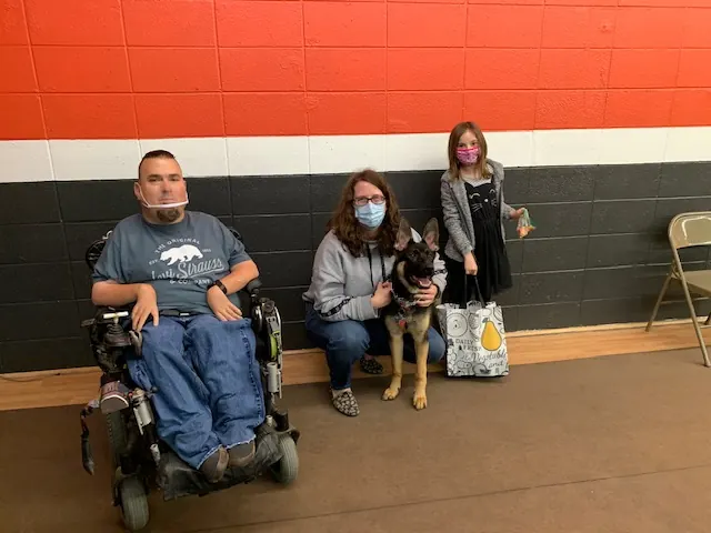 Clients and dogs in a Prodogz Dog Training basic obedience class led by Jason Lake in Medford, Oregon — January 4, 2021, photo 4
