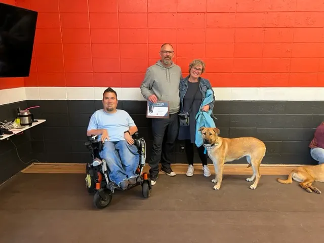 Clients and dogs in a Prodogz Dog Training basic obedience class led by Jason Lake in Medford, Oregon — April 4, 2022, photo 1
