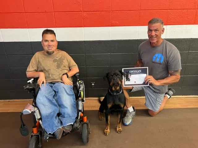 Clients and dogs in a Prodogz Dog Training basic obedience class led by Jason Lake in Medford, Oregon — August 1, 2022, photo 1