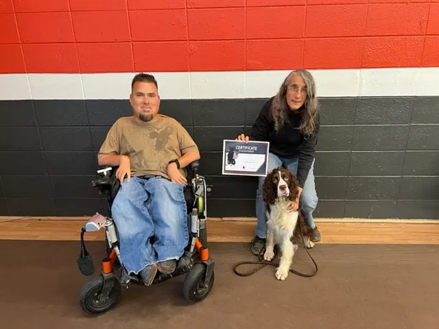 Clients and dogs in a Prodogz Dog Training basic obedience class led by Jason Lake in Medford, Oregon — August 1, 2022, photo 3