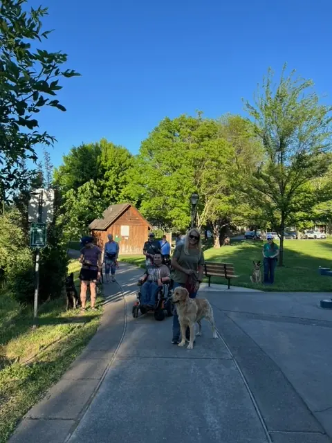 Clients and dogs practicing leash walking with Jason Lake in a Prodogz Move & Groove class in Medford, Oregon — May 14, 2024, photo 6