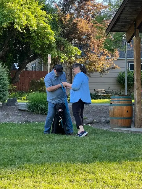 Clients and dogs practicing leash walking with Jason Lake in a Prodogz Move & Groove class in Medford, Oregon — May 14, 2024, photo 21